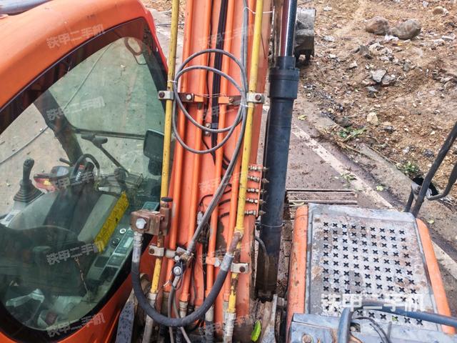 大臂背部俯视（工作和回转装置）