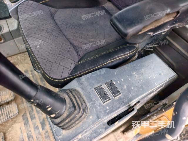 座椅左側控制臺/音響/含左手柄（駕駛室部分）