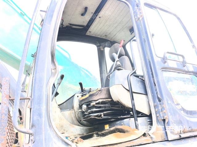 駕駛室正側(cè)（駕駛室部分）