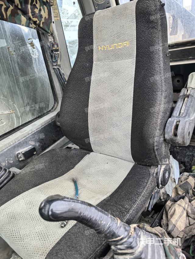 左后方玻璃角標(biāo)（駕駛室部分）