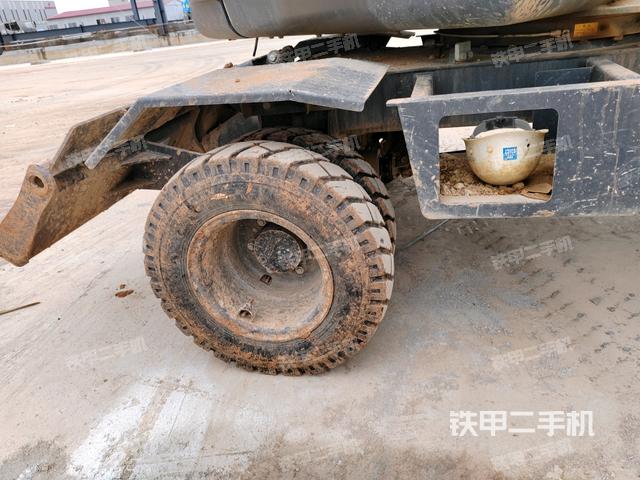 右驅(qū)動(dòng)輪（行走機(jī)構(gòu)）