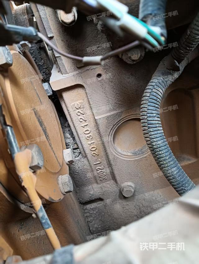 发动机左侧全景（推土机发动机舱）