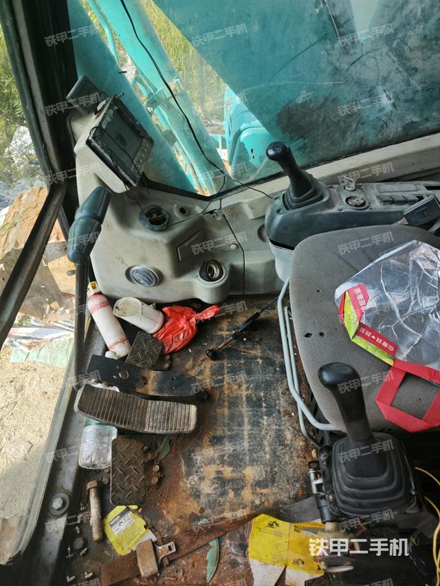 駕駛室整體（整機(jī)外觀）