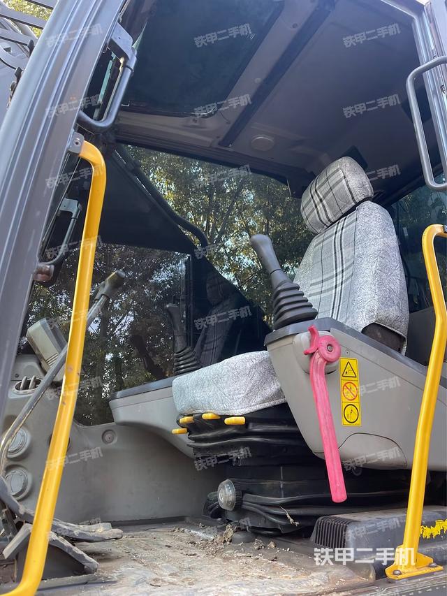 駕駛室整體（整機(jī)外觀）