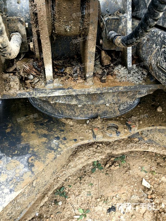 轉(zhuǎn)盤(pán)和下車(chē)架正前（工作和回轉(zhuǎn)裝置）