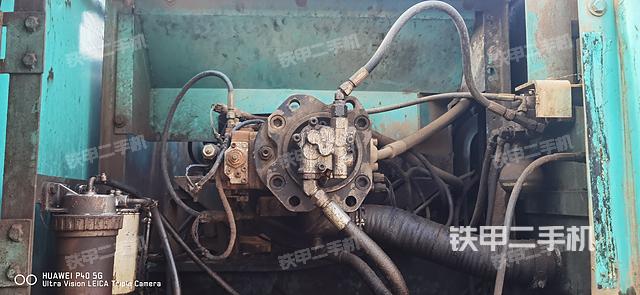 液壓泵艙室正面整體（整機外觀）