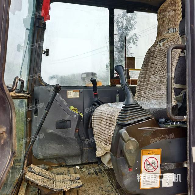 駕駛室頂部（整機(jī)外觀）