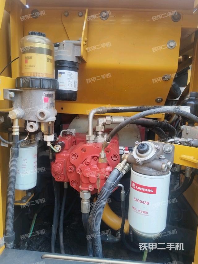 液壓泵斜45?左（大件艙室）