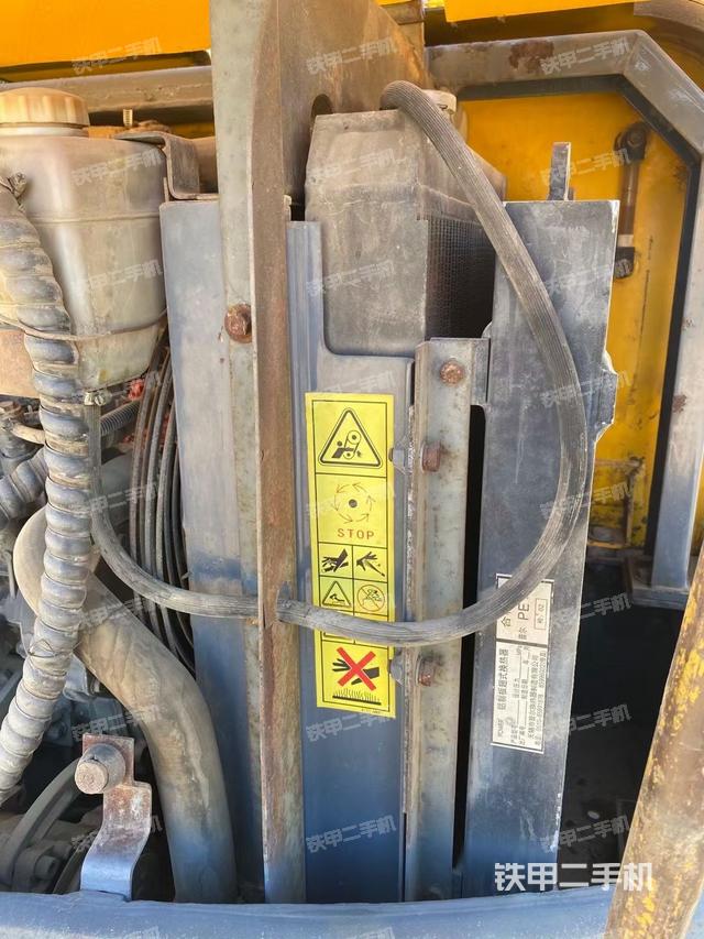 回轉馬達和主控閥（整機外觀）