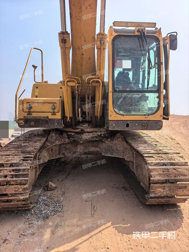 大臂油缸整體?豎拍（工作和回轉(zhuǎn)裝置）