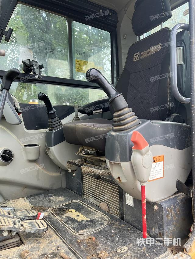 駕駛室整體（整機外觀）