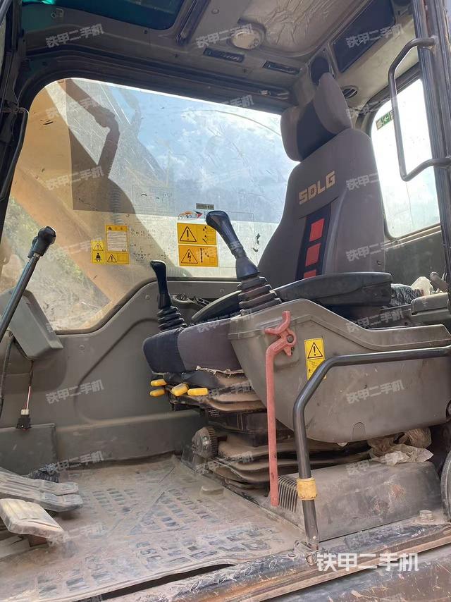 駕駛室整體（整機(jī)外觀）