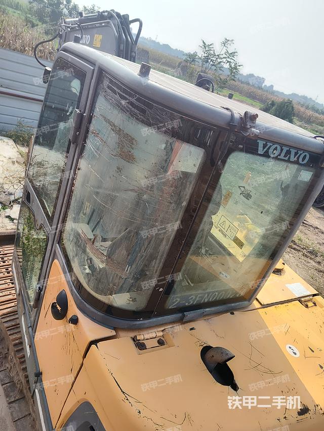 驾驶室顶部（整机外观）