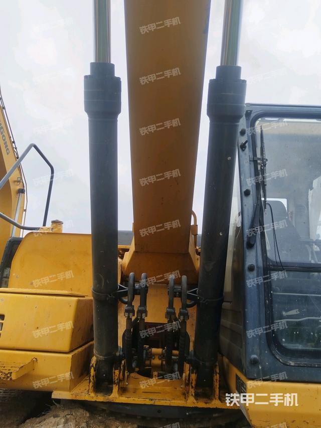 大臂油缸整體?豎拍（工作和回轉(zhuǎn)裝置）