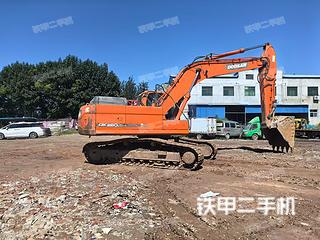 斗山DX260LC挖掘机实拍图片