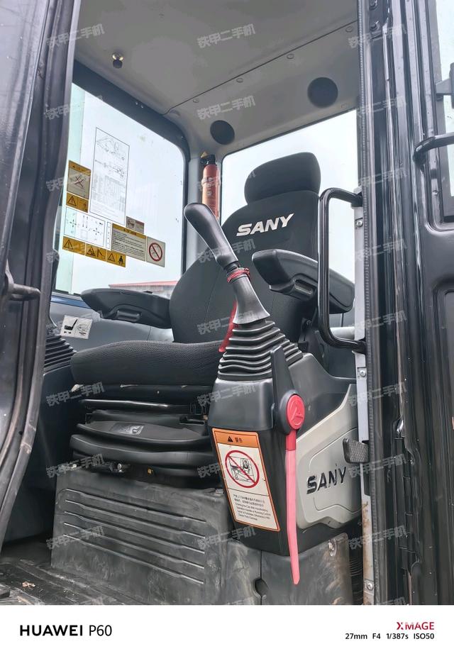 駕駛室整體（整機外觀）