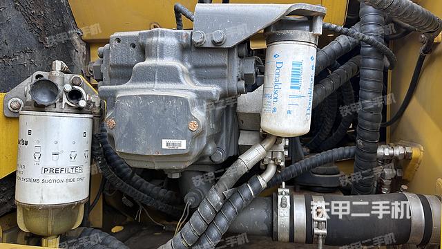 液压泵舱室正面整体（整机外观）