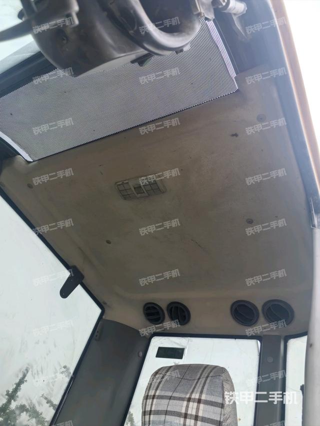 駕駛室頂部（整機外觀）