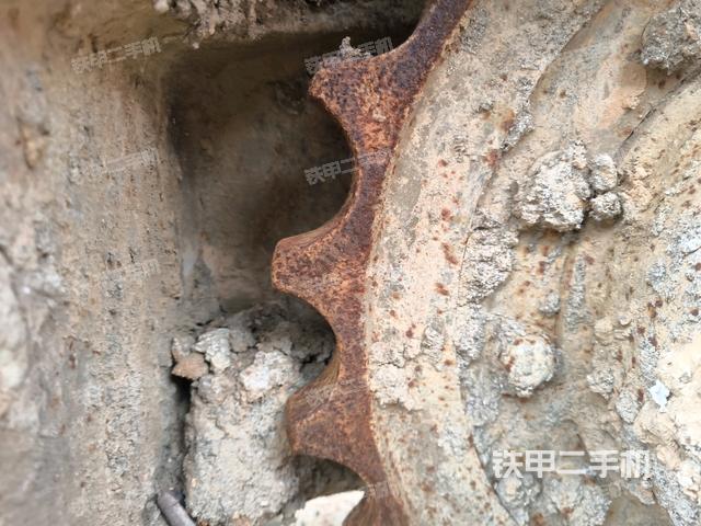 左側(cè)行走馬達蓋板（行走機構(gòu)）