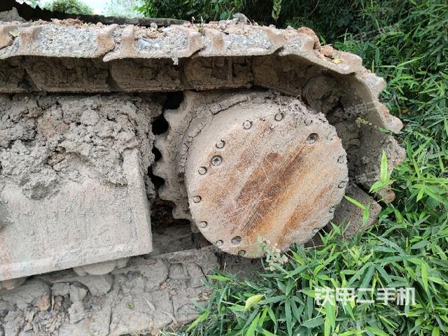 左驅(qū)動輪（行走機構(gòu)）