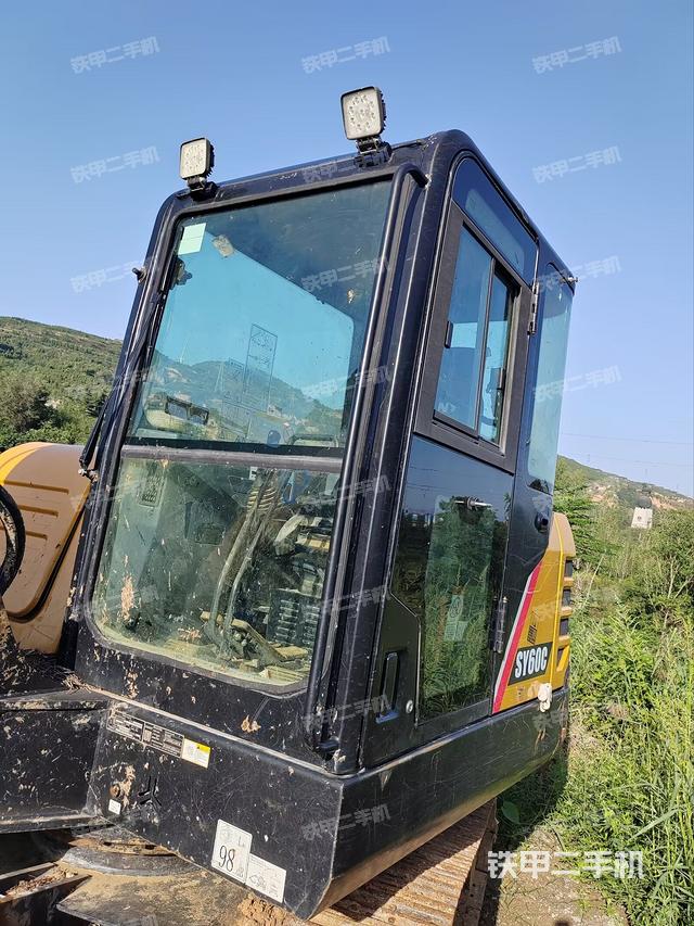 駕駛室整體（整機(jī)外觀）