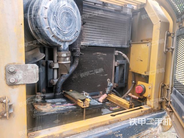 散熱器正面(大件艙室) 散熱器正面(大件艙室)