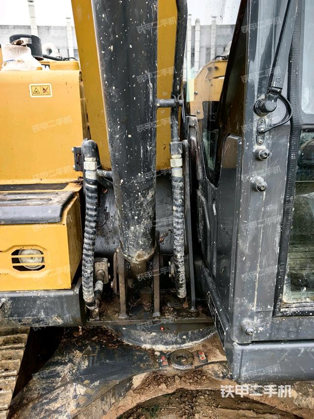 大臂根部?斜（工作和回轉(zhuǎn)裝置）