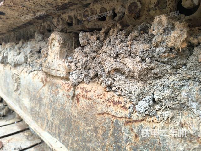 左驅(qū)動輪（行走機構(gòu)）