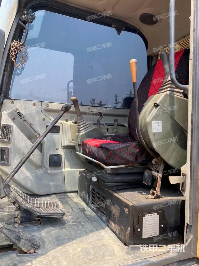 驾驶室整体（整机外观）