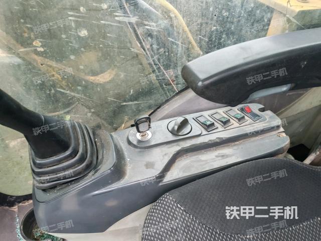 座椅右側(cè)控制臺/鑰匙門/油門/含右手柄（駕駛室部分）