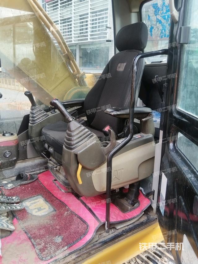 左后方玻璃角標(biāo)（駕駛室部分）