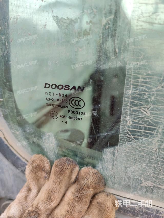 后窗玻璃角標（駕駛室部分）