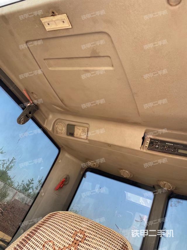 駕駛室頂部（整機(jī)外觀）