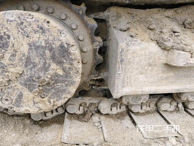 右驅(qū)動輪（行走機構(gòu)）