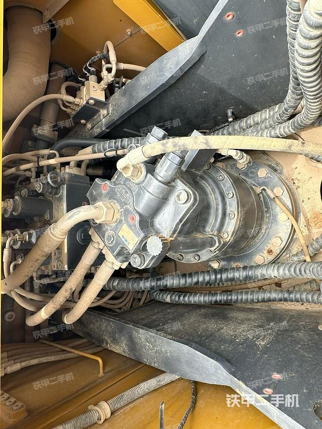 回轉(zhuǎn)馬達(dá)和主控閥（整機外觀）