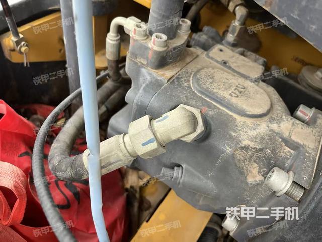 液壓泵艙室正面整體（整機(jī)外觀）