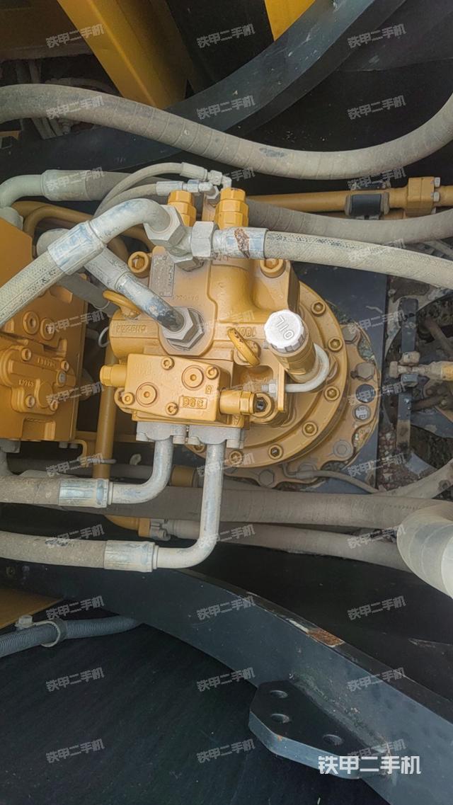 回转马达和主控阀（整机外观）