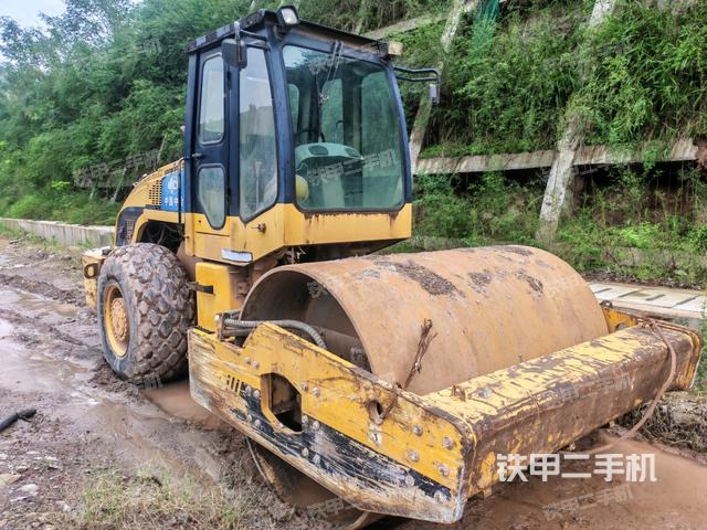 右前45°（壓路機整機外觀）