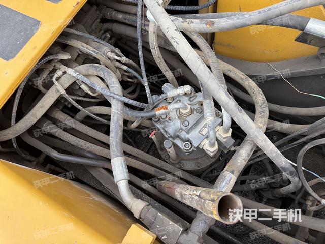 回转马达和主控阀（整机外观）