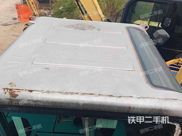 驾驶室顶部（整机外观）