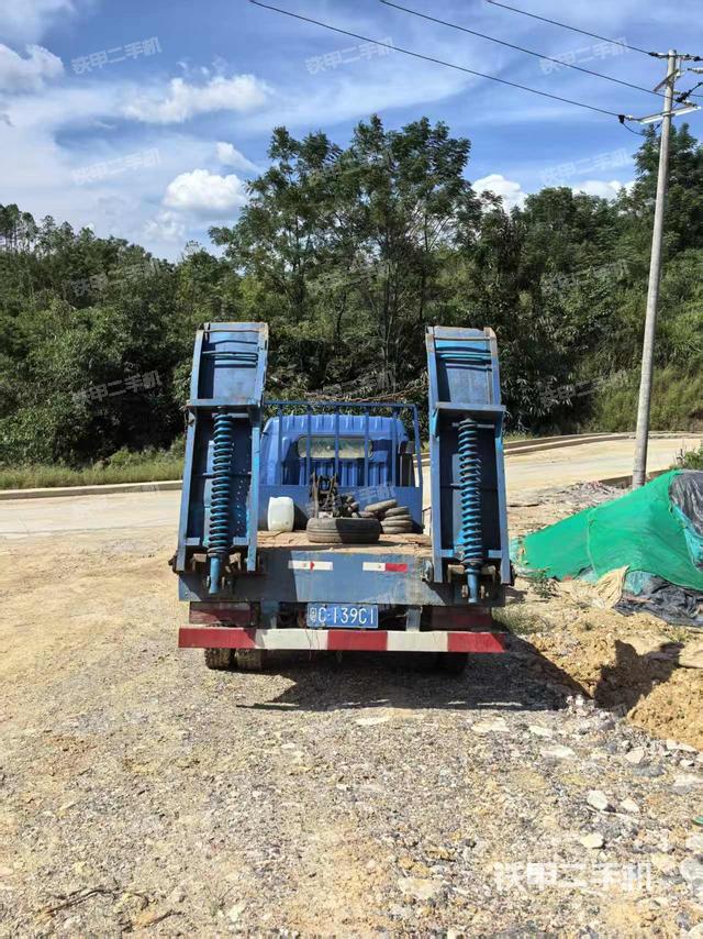 右引導(dǎo)輪/右前輪（行走機構(gòu)）