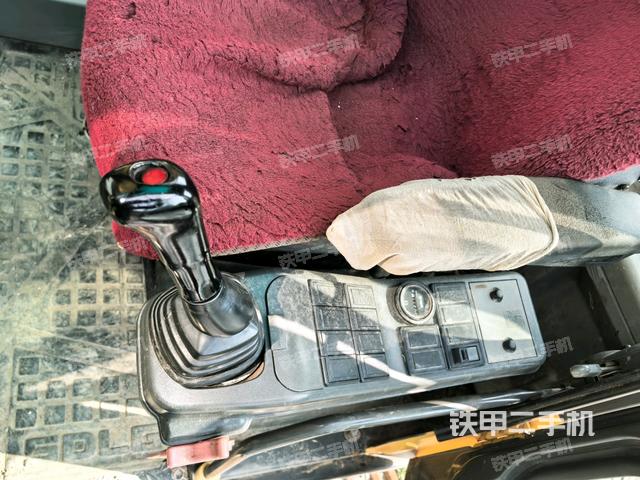 座椅左侧控制台/音响/含左手柄（驾驶室部分）