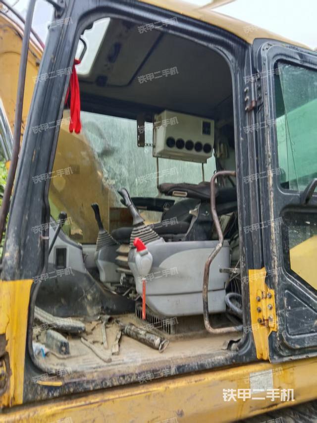 駕駛室整體（整機(jī)外觀）