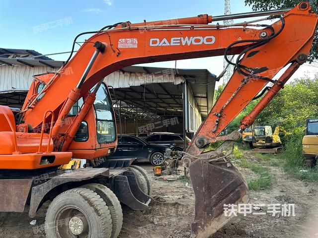 驾驶室顶部（整机外观）