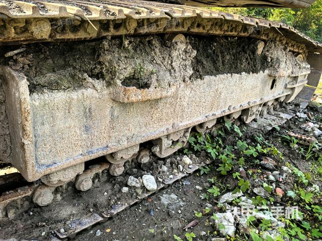 右驱动轮（行走机构）