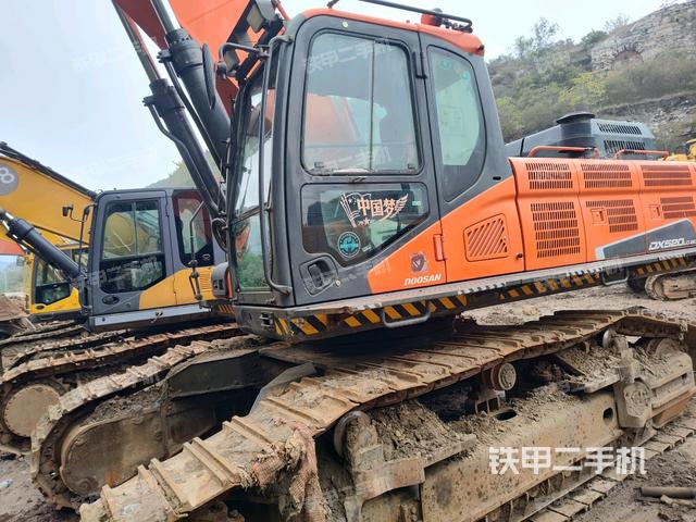 斗山DX520LC-9C挖掘機(jī)