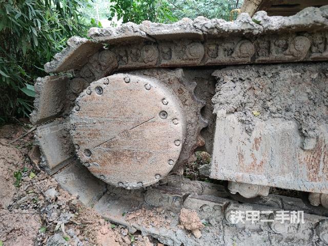 右驅(qū)動輪（行走機構(gòu)）