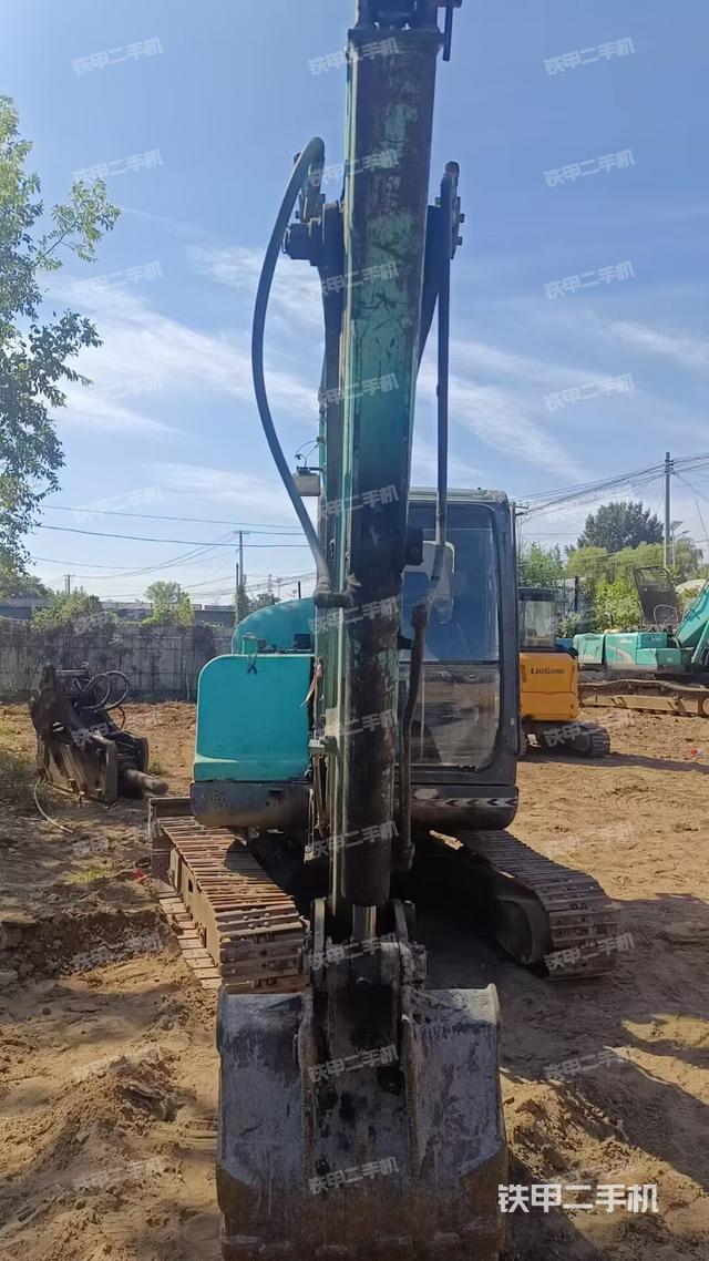 駕駛室頂部（整機(jī)外觀）