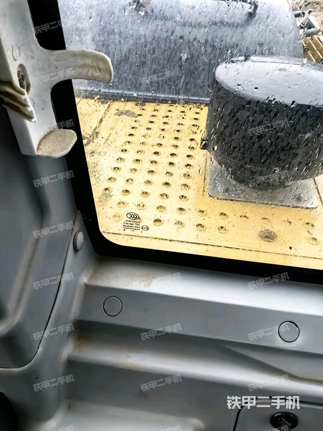 后窗玻璃角標(biāo)（駕駛室部分）