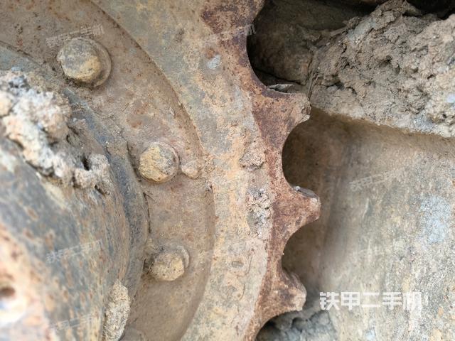 右驅(qū)動輪（行走機構(gòu)）